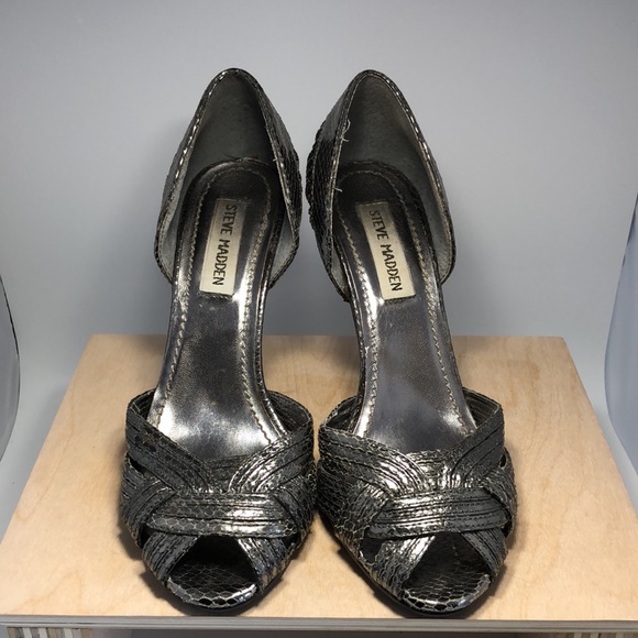 Steve Madden Silver Pumps, size 6.5 - Picture 2 of 6